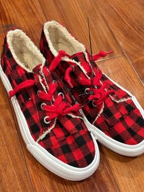Blowfish Malibu Red Black Buffalo Plaid Lace-Up Sneakers size 8.5 Women’s